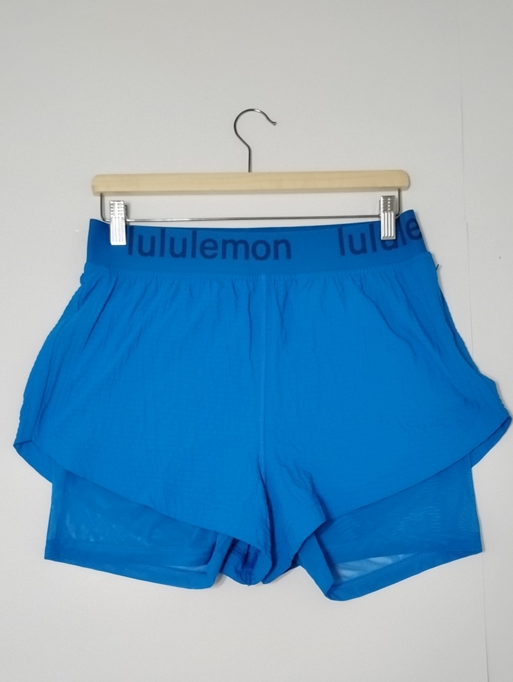Lululemon Logo Waistband HR Train Shiort Sz10